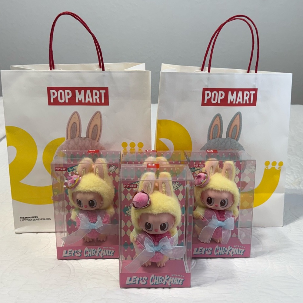 Authentic Pop Mart Let's Checkmate Queen Vinyl Plush Hang Card
